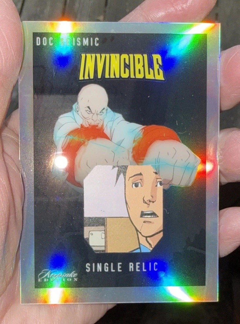Invincible #467 Doc Seismic Relic Keepsake Edition 2025 Rainbow Holo Skybound