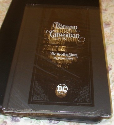 BATMAN CATWOMAN: THE WEDDING ALBUM, DELUXE EDITION DC COMICS BOOK