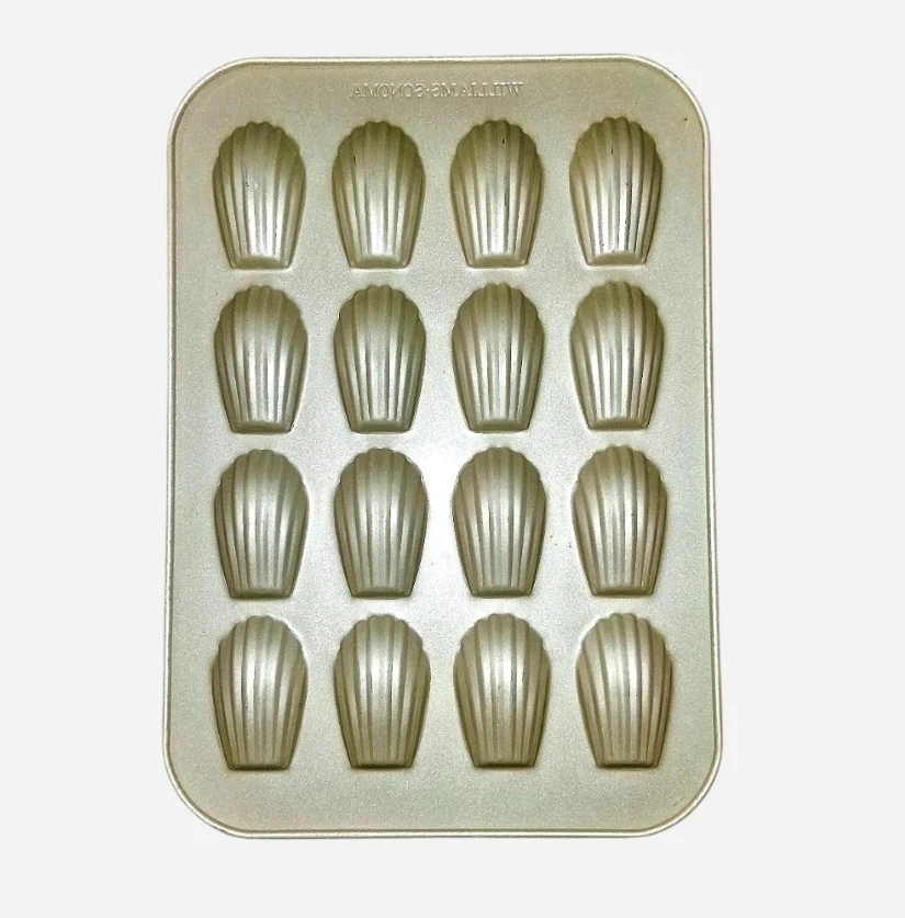 Williams Sonoma Goldtouch Pro Nonstick Madeleine Biscuit Corn Cake Pan 16 Wells