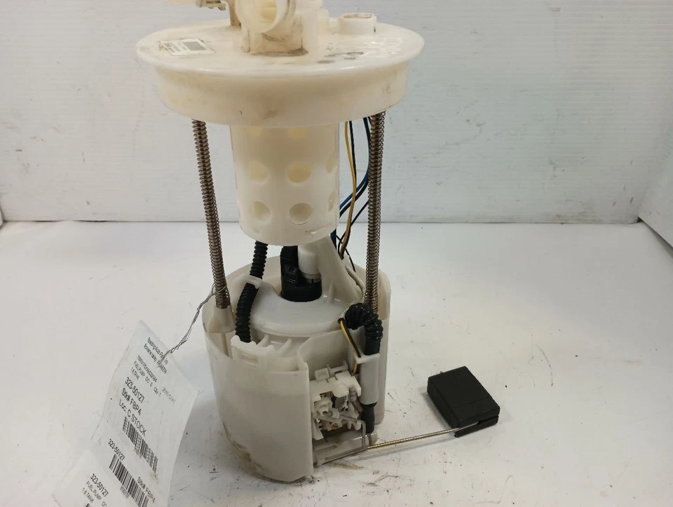 Tank Mounted Fuel Pump Assembly from 2010 Honda Civic 1.8L 12037727 - Image 2 of 4