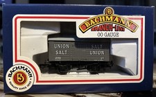 Bachmann 33-180 OO Gauge 10T Covered Wagon Union Salt. New