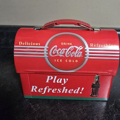 Coca-Cola Red Metal Lunchbox Tin w/ Handle ''Drink Coca-Cola Ice Cold'' Soda Theme