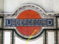 Photo 6x4 Roundel in Maida Vale tube station, Randolph Avenue / Elgin Av c2015