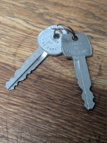 2 x Antique "Ford" Keys | "Family of Fine Cars" | Great Condition Original - Picture 4 of 5