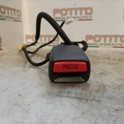 Befestigung des Sicherheitsgurtes vorn Links TOYOTA YARIS 1.3 16V (FRP) Ber.