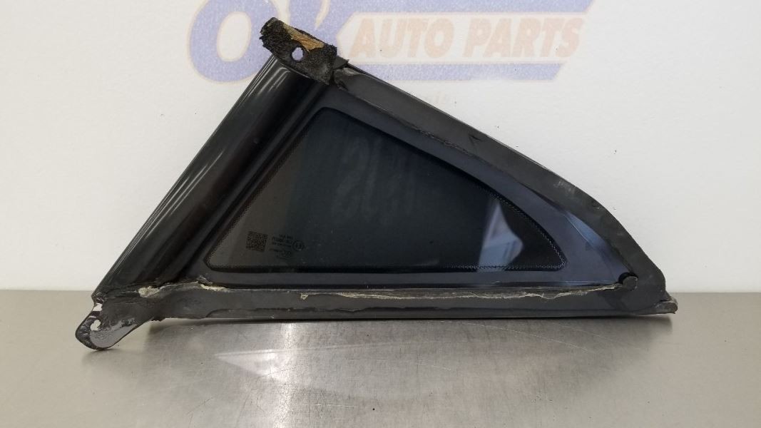 Aston Martin Vantage REAR+RIGHT Quarter glass