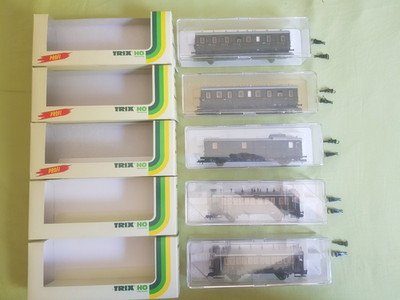 5 Trix H0 Personen / Gepäckwagen 23300 - 23301 - 23302 - 23303 und 23304 mit OVP