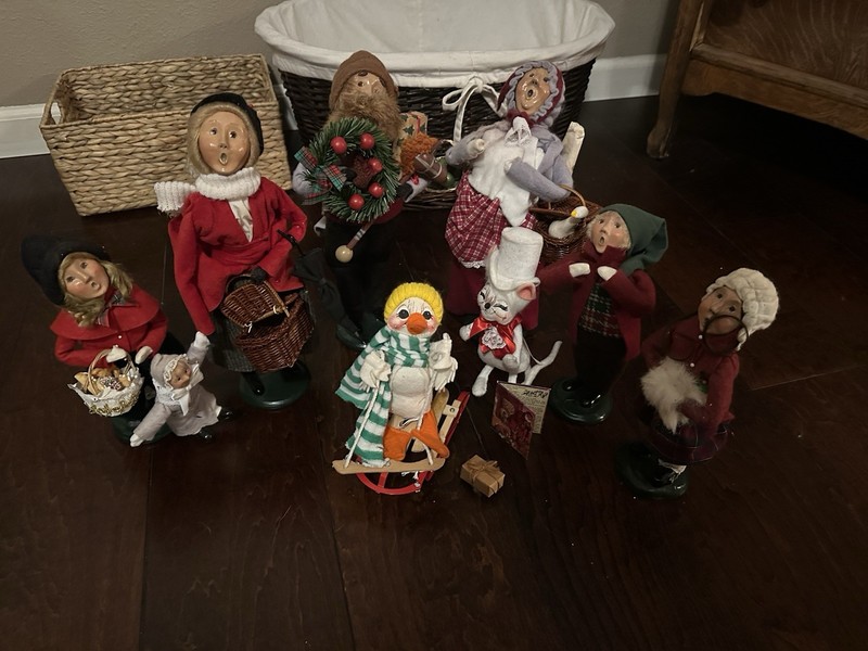 Byers Choice Lot Of 6 Christmas Carolers Adults Children  Annalee Figurines Duck