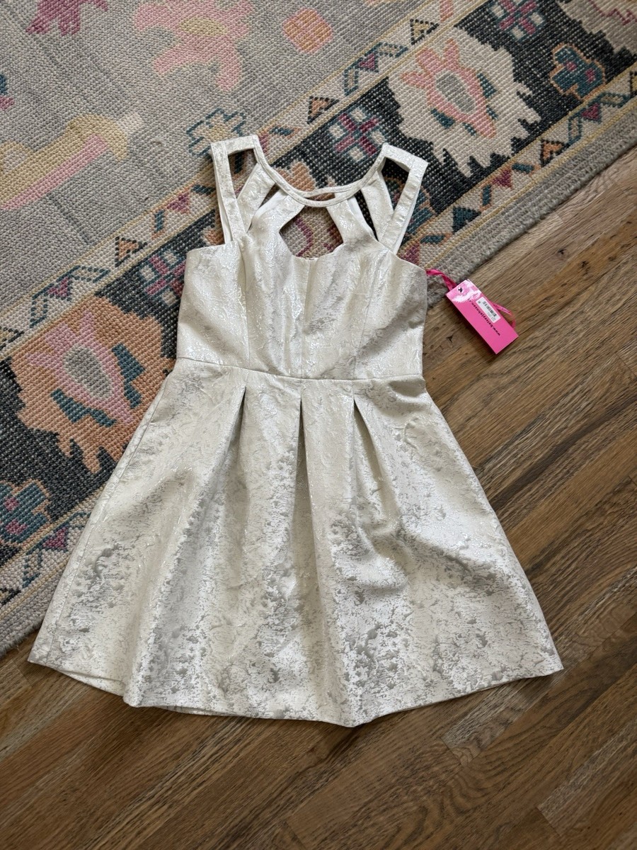 green emerald velvet dress Shop Betsy Johnson clothing and handbags at SilkRoll. Trade with us!