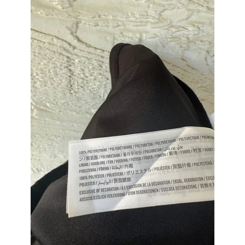 Falda plisada de cuero sintético negra para niños Abercrombie niñas talla 13/14 Foto 2 de 4