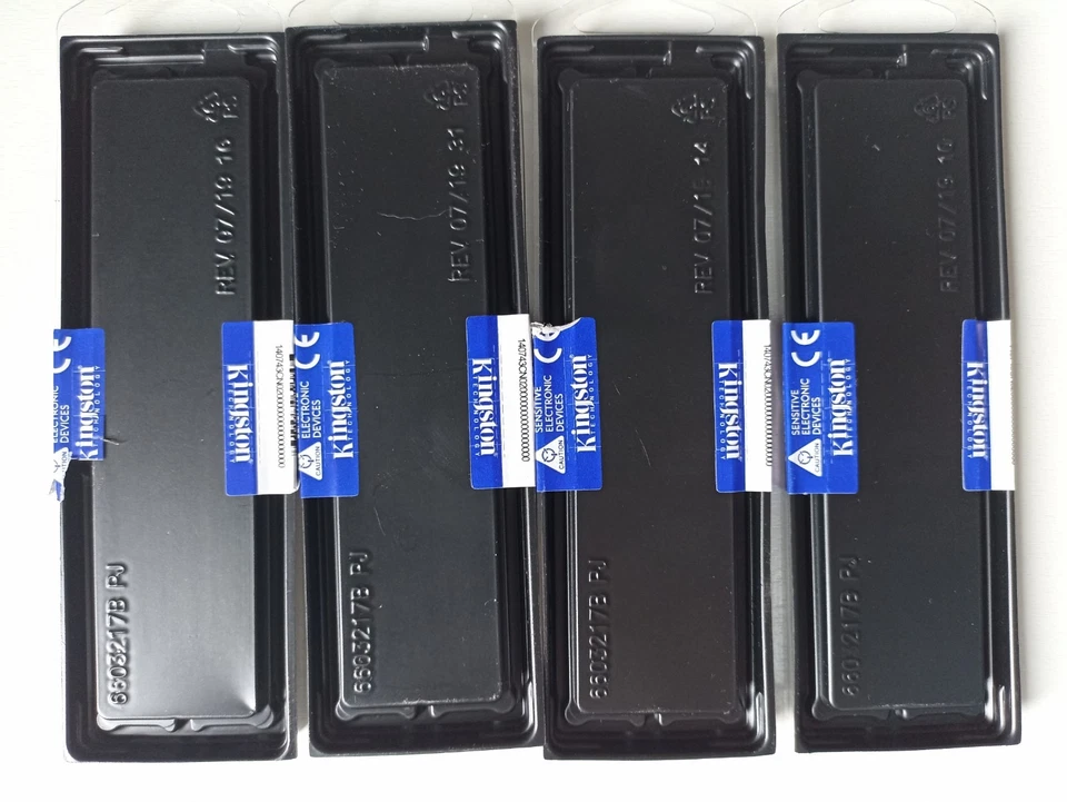 4 Pezzi - Kingston 4GB PC3-10600 DDR3 1333MHz CL9 KVR1333D3N9/4G Memoria RAM PC - Immagine 2 di 4