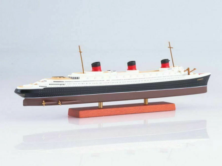 ATLAS 1:1250 Normandie Cruise Ship Model Alloy Boat Replica Display Collection - Image 3 of 4