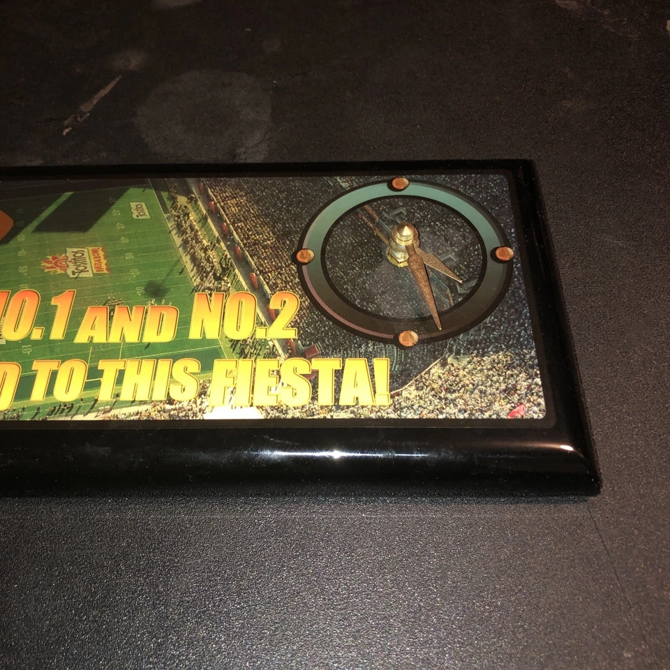 Reloj Campeonato Nacional Tostitos Fiesta Bowl 2003 muy raro 11 1/2 X 5 1/2 Foto 3 de 4