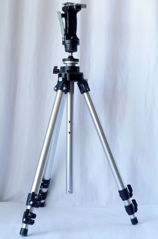 Bogen by Manfrotto 3021 Tripod Legs 3-Section Chrome 26-71" with 3265 Head - Image 2 of 4