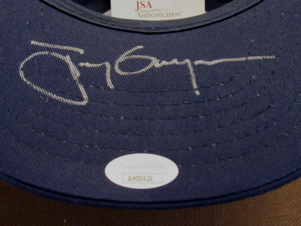 Chapéu boné TONY GWYNN 8 X CAMPEÃO DE REBATIDAS PADRES HOF AUTOGRAFADO VINTAGE PADRES JSA - Imagem 2 de 4