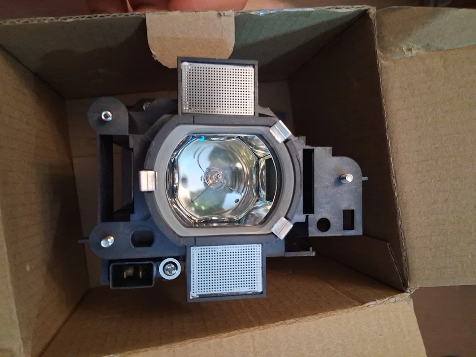 Replacement Lamp for Hitachi CP-WX8255A Projector Philips Bulb - Image 3 of 4