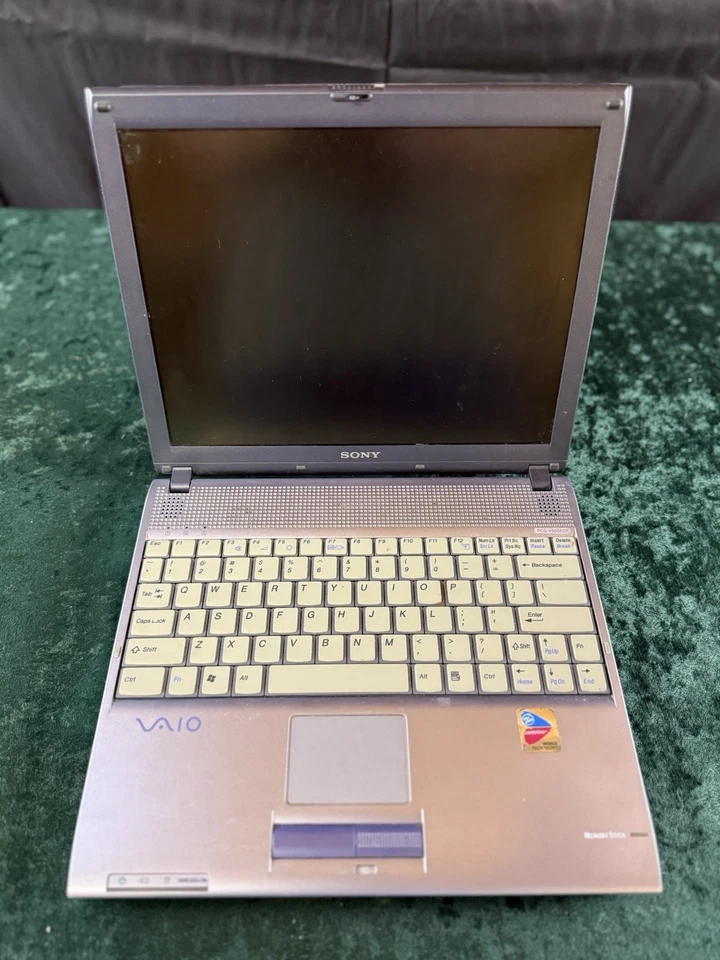 Notebook Sony VAIO PCG-6B1L para peças ou reparos - Imagem 2 de 4