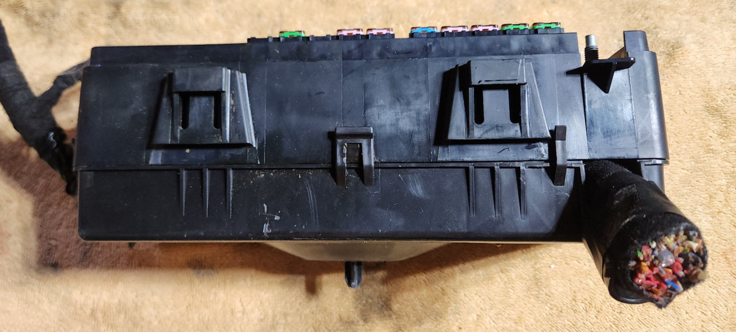 Maserati Ghibli 2014-2017 Rear Fuse box P/N 670008599
