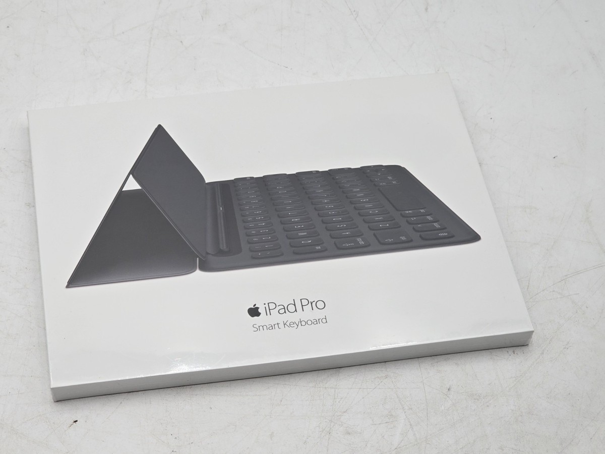 iPad pro 9.7インチ　32GB +smartkeyboard付き Apple Smart Keyboard 9.7インチiPad Pro用 キーボード MM2L2AM