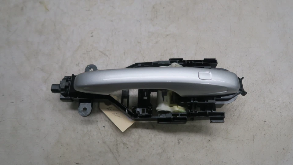 Manija de puerta exterior del lado del pasajero delantero derecho Volvo XC60 2018-2022 OEM Foto 3 de 4