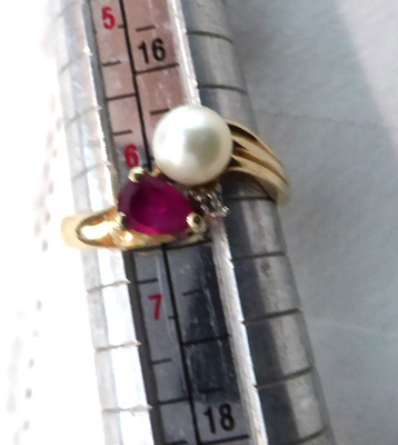 14K Yellow Gold  Pearl, Ruby Ring, diamond chip Size 6.5 - 2.7 grams
