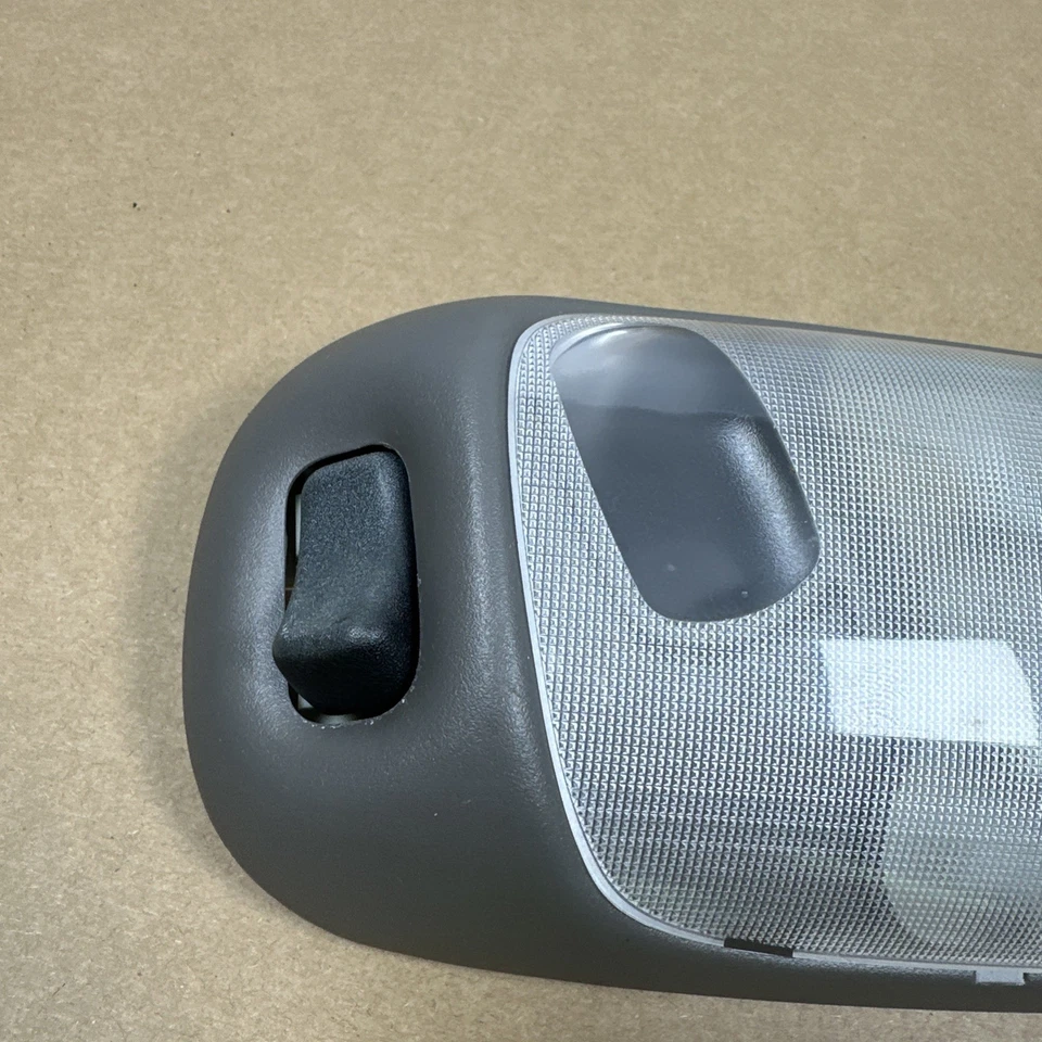 Купольный фонарь 97–04 Ford F250 Super Duty F-150 F-250 F-350 Excursion серый от оригинального производителя - Изображение 4 из 4