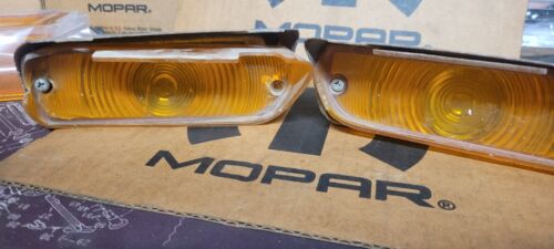 Mopar 1968 1969 plymouth ROADRUNNER GTX front bumper turn signal set B BODY - Picture 3 of 7