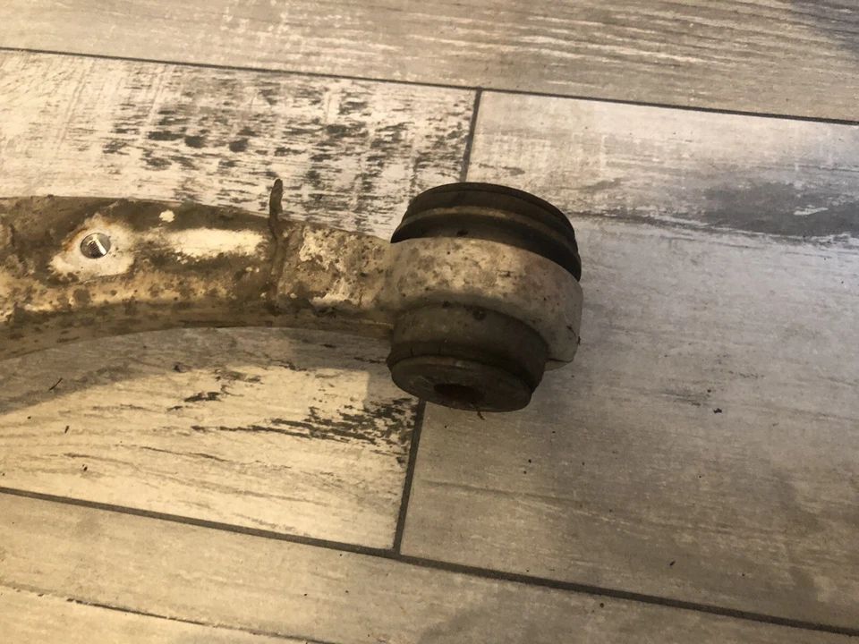 Chevrolet Suburban 2015-2018 brazo de control delantero superior lado del pasajero OEM Foto 4 de 4