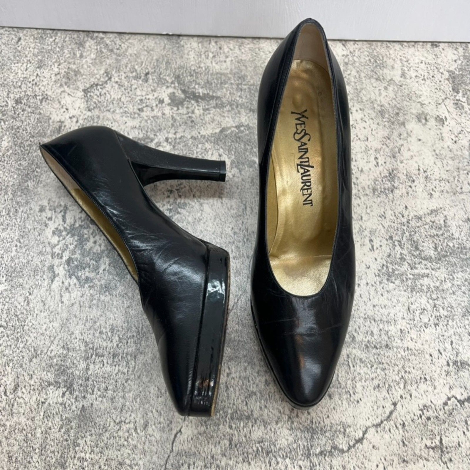 Decolte Yves Saint Laurent vintage in pelle nera taglia 7M