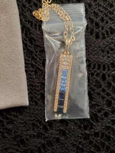 Nuevo sin etiquetas Collar Vince Camuto Tono Dorado - Colgante Rectangular - Piedras Ombre - Imagen 3 de 6