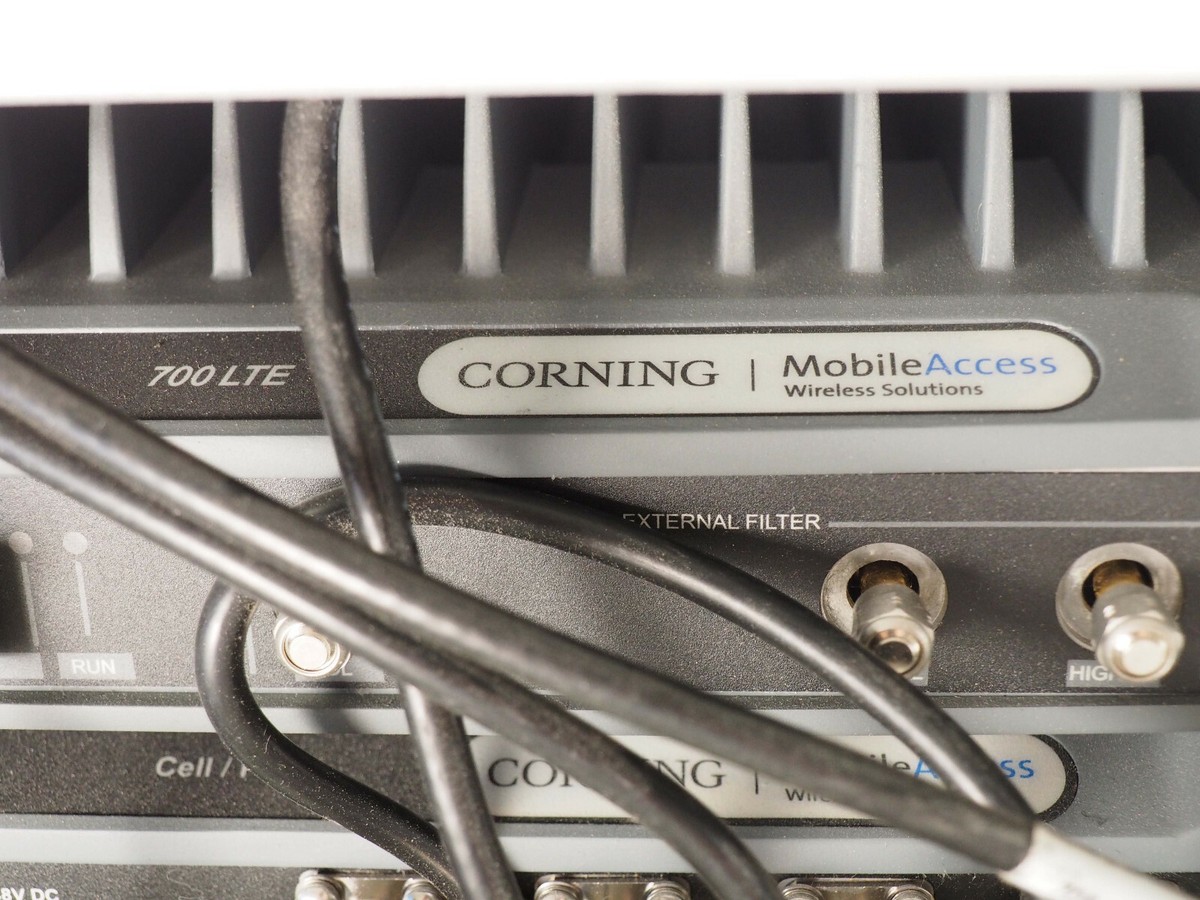 Rack Corning MobileAccess 2000-C85P19A17-A-TC Avec Remote Hub Unit 700 LTE - Occasion