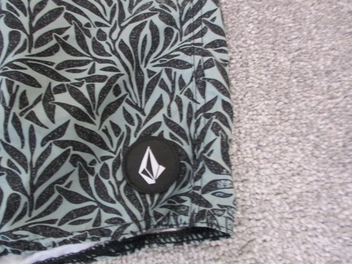 Volcom Trunks Boardshorts Mens Size Medium Black Gray Beach Surf - Picture 2 of 6