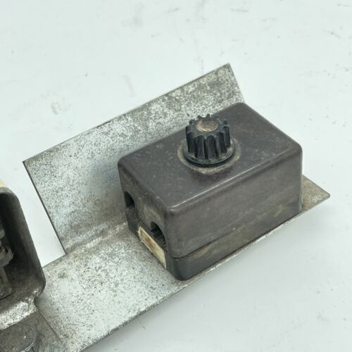 Porsche 914 Voltage Regulator w/ Bracket & 2 Pole Fuse Panel Bosch 0 190 600 010 - Picture 3 of 5