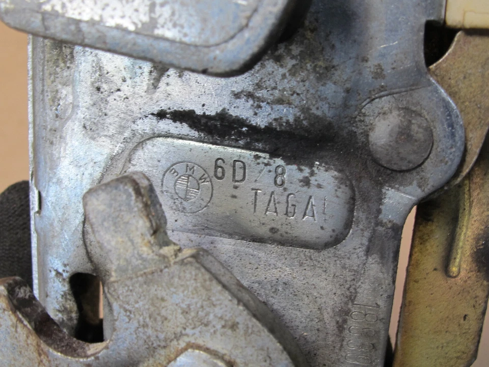 🥇83-89 BMW E24 633CSi 635CSi ACTUADOR DE BLOQUEO DE CERRADURA DE PUERTA DELANTERA DERECHA OEM Foto 3 de 4