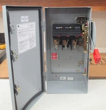 GE safety switch THN3361JCL Model 10 30amp 600Vac/250Vdc Non-Fused