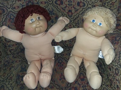 Two Vintage Cabbage Patch Kids Dolls Brunette And Blonde doll made in Taiwan 