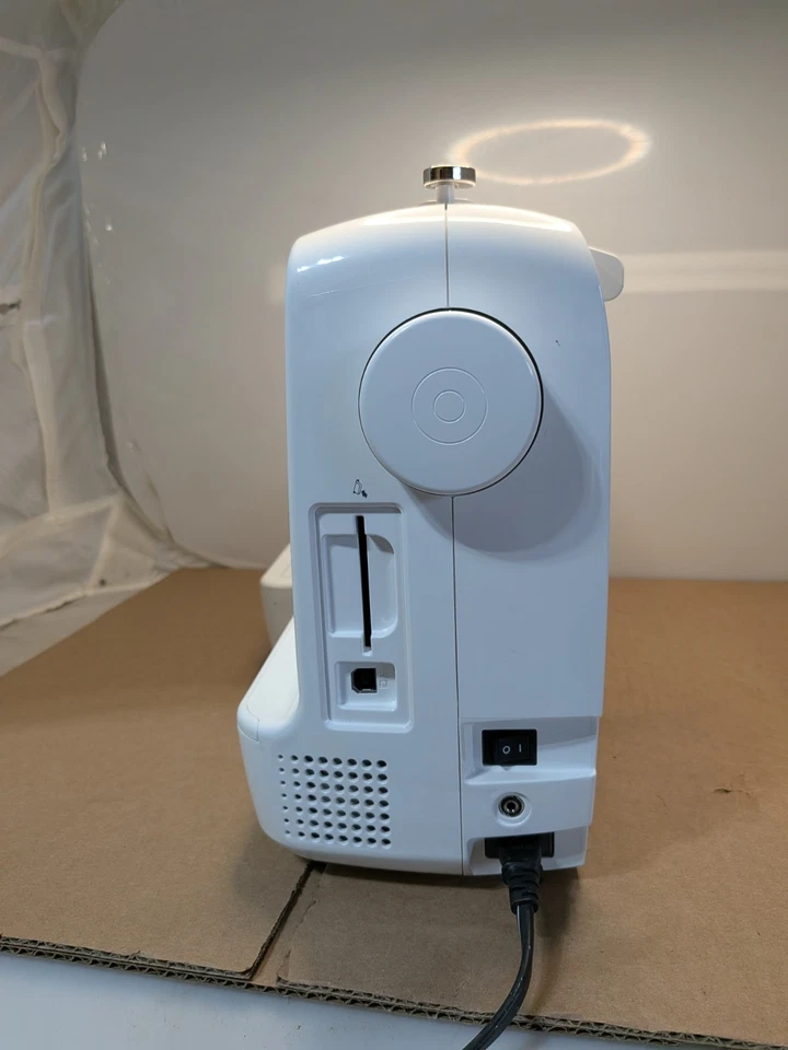 BROTHER SE425 Sewing and Embroidery Machine - Please Read  - Image 4 of 4