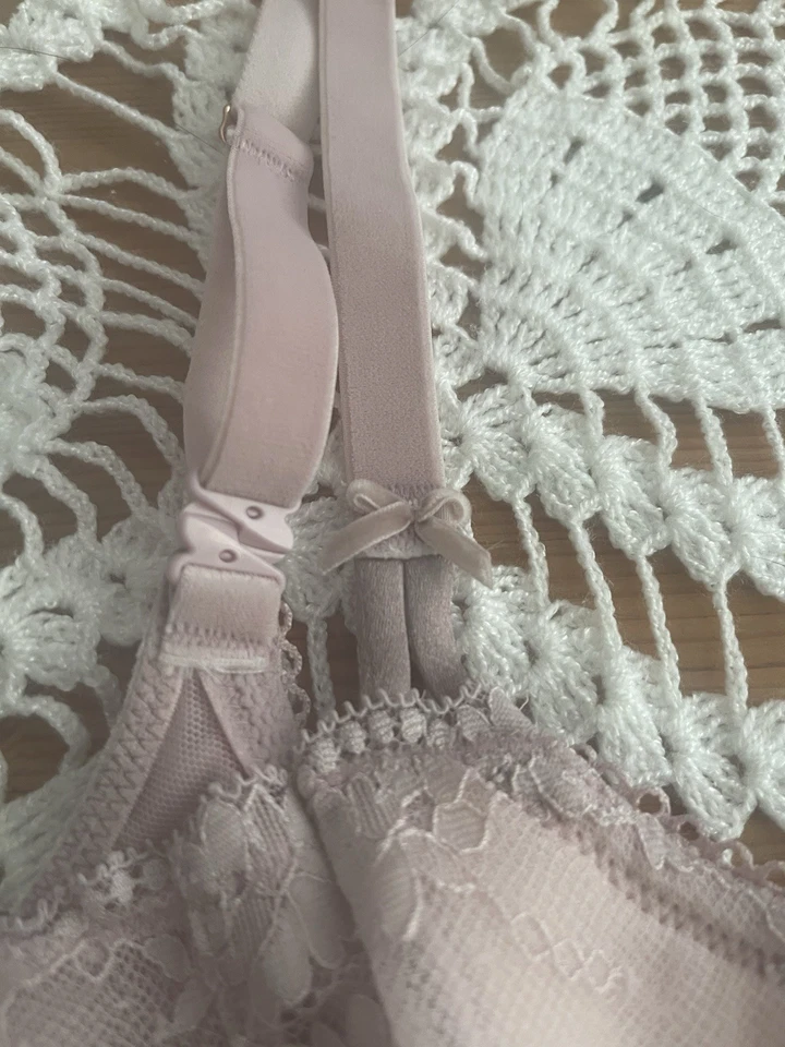 Sujetador Victoria's Secret Dream Angel push-up sin relleno terciopelo encaje champán 38DD Foto 4 de 4