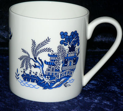 Blue willow pint bone china mug option of personalised mug