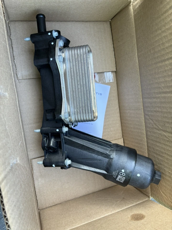 68596317AB MOPAR OEM 3.6L ENFRIADOR DE ACEITE CARCASA FILTRO *TOTALMENTE NUEVO*  Foto 3 de 4