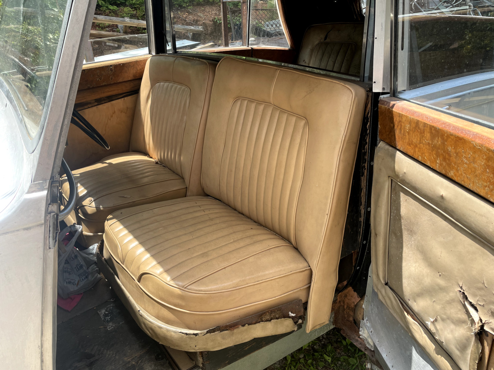 PARTING OUT ENTIRE ROLLS ROYCE LIMOUSINE, AIR FILTER. HUGE EPW BENTLEY INVENTORY