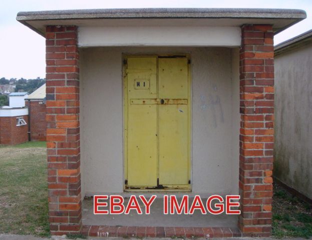 FILA PHOTO HYTHE BEACH ONE OF THE LAST SHORT ROW OF BEACH HUTS LEFT. IN THE 1950'S T