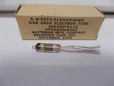 Vintage Raytheon JAN-CRP6112  JAN-6112 JAN 6112 Tube  Seller USA Box#35