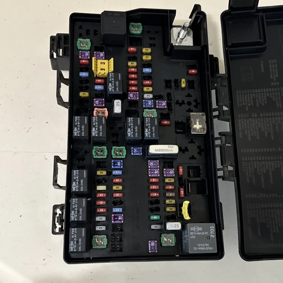 Dodge Ram 1500 2014 caja de fusibles unidad de módulo de control de potencia OEM 68192083AE Foto 2 de 4