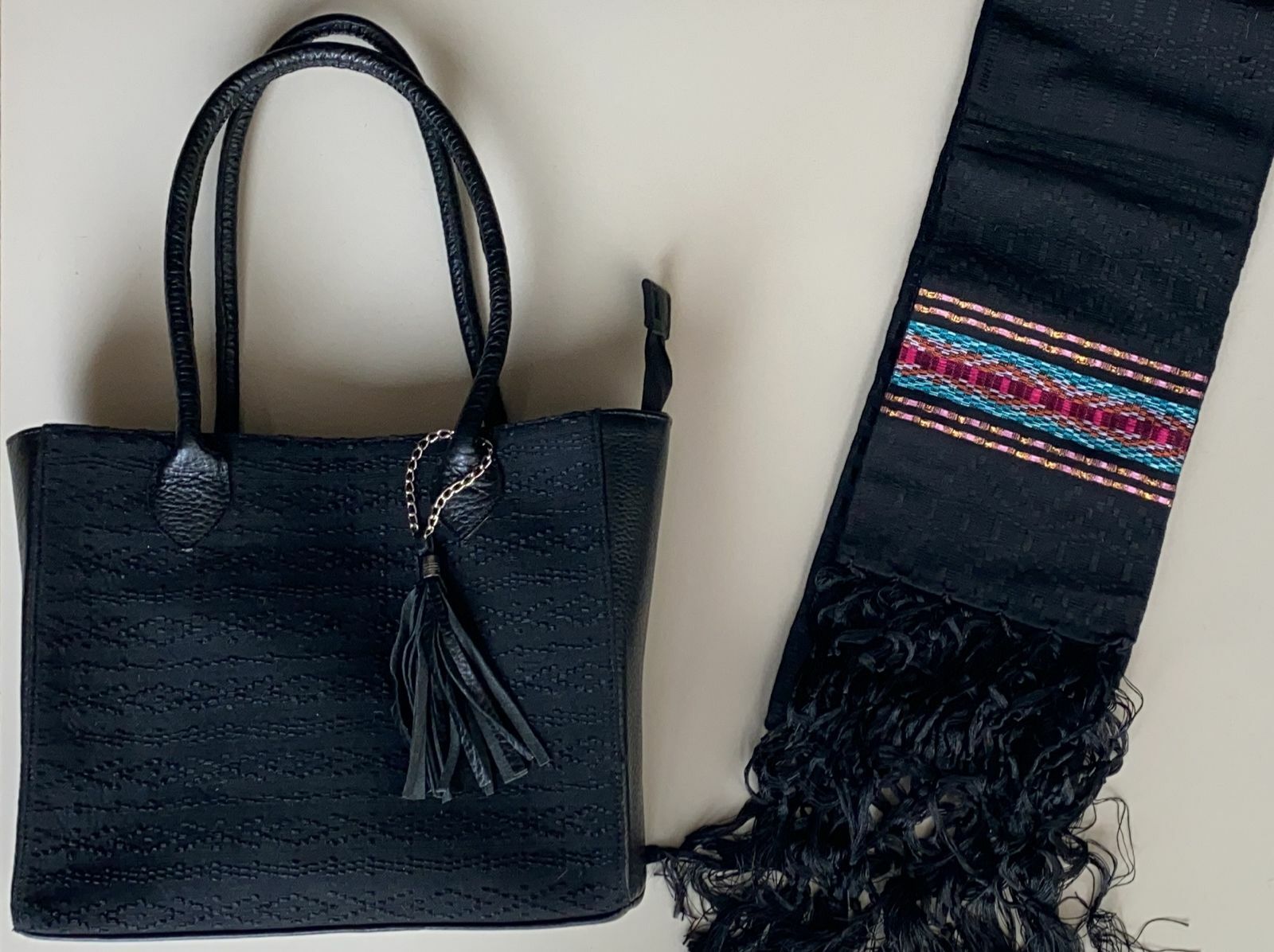 Handmade silk handbag with matching 1200-thread shawl-image