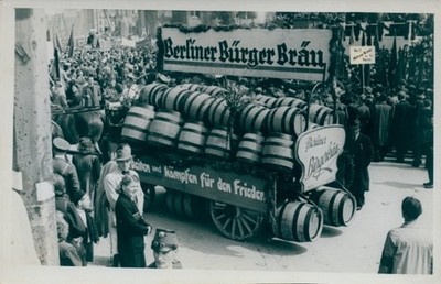 Photo Schirner Berlin, 1. May celebration 1949 in the Berlin Lustgarten,... - 10364607
