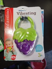 Infantino Vibrating Teether Grape 3 m -Grapes