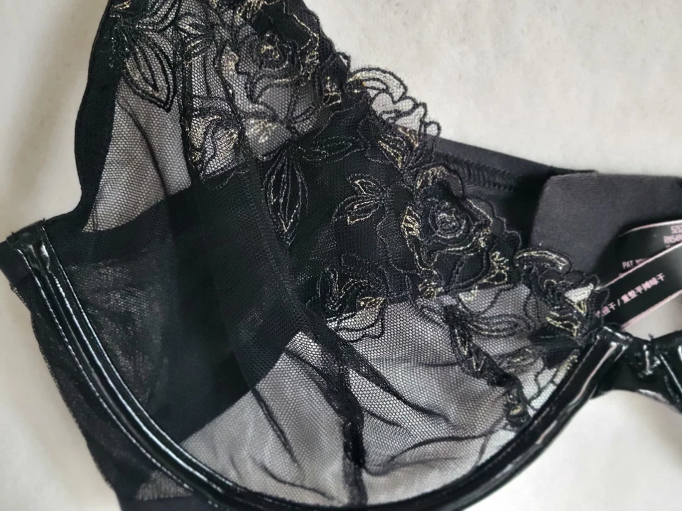 NUEVO CON ETIQUETAS Victoria's Secret Conjunto Tanga Sujetador Imitación Cuero 38D/XL Negro Foto 4 de 4
