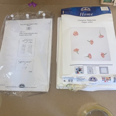 NEU BRANDNEU IN OVP DMC Nelke 80x80 cm Tischdecke gezählt Stickerei Kreuzstich Set