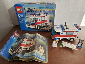 Retired 2006 LEGO City Sets 7902 Dr's Car & 7890 Ambulance-Used-Complete